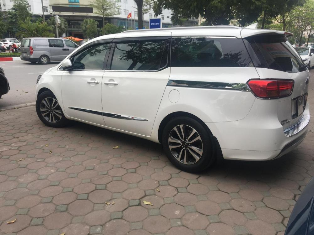 Kia Sedona 2016 - Bán xe Kia Sedona năm 2016, moder 2017 màu trắng, nhập khẩu