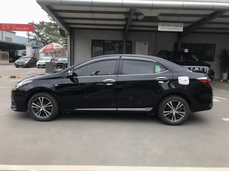 Toyota Corolla altis 1.8AT 2018 - Bán ô tô Toyota Corolla altis 1.8AT năm 2018, màu đen chính chủ, giá tốt