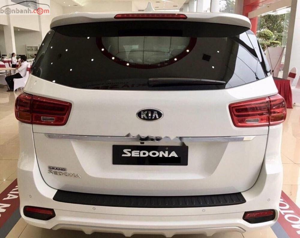 Kia Sedona Platinum D 2019 - Cần bán Kia Sedona Platinum D năm sản xuất 2019, màu trắng