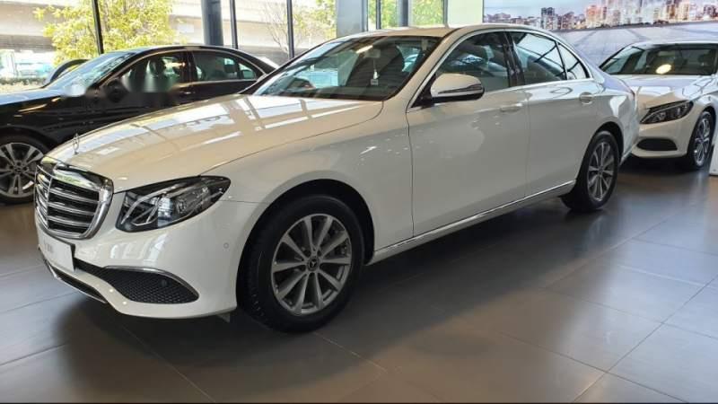 Mercedes-Benz E class  E200  2019 - Cần bán Mercedes E200 sản xuất năm 2019, màu trắng