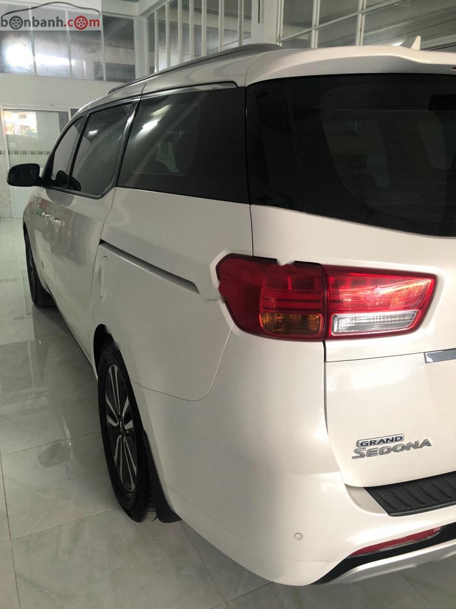 Kia Sedona 2.2 DATH 2016 - Bán Kia Sedona 2.2 DATH sản xuất năm 2016, màu trắng