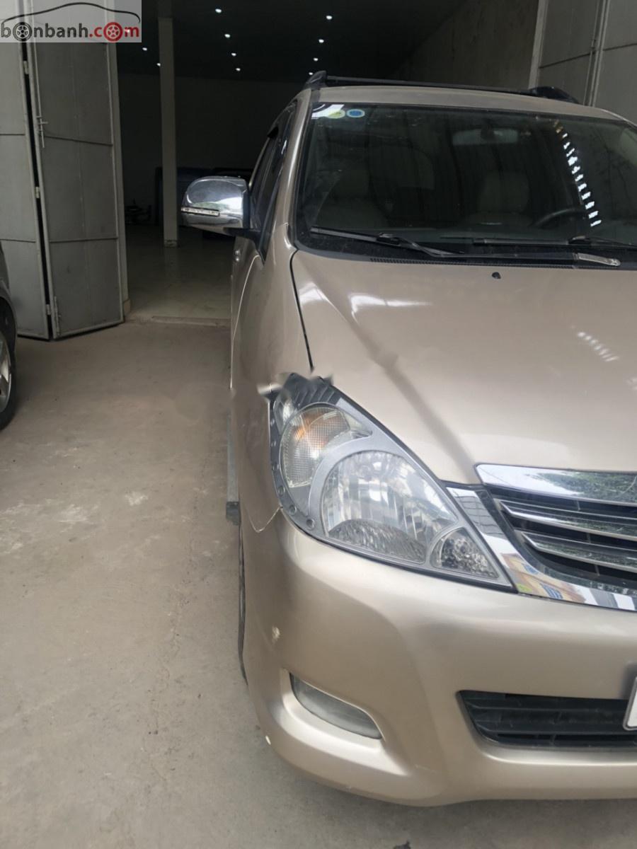 Toyota Innova G 2010 - Cần bán gấp Toyota Innova G năm 2010 xe gia đình, 340tr