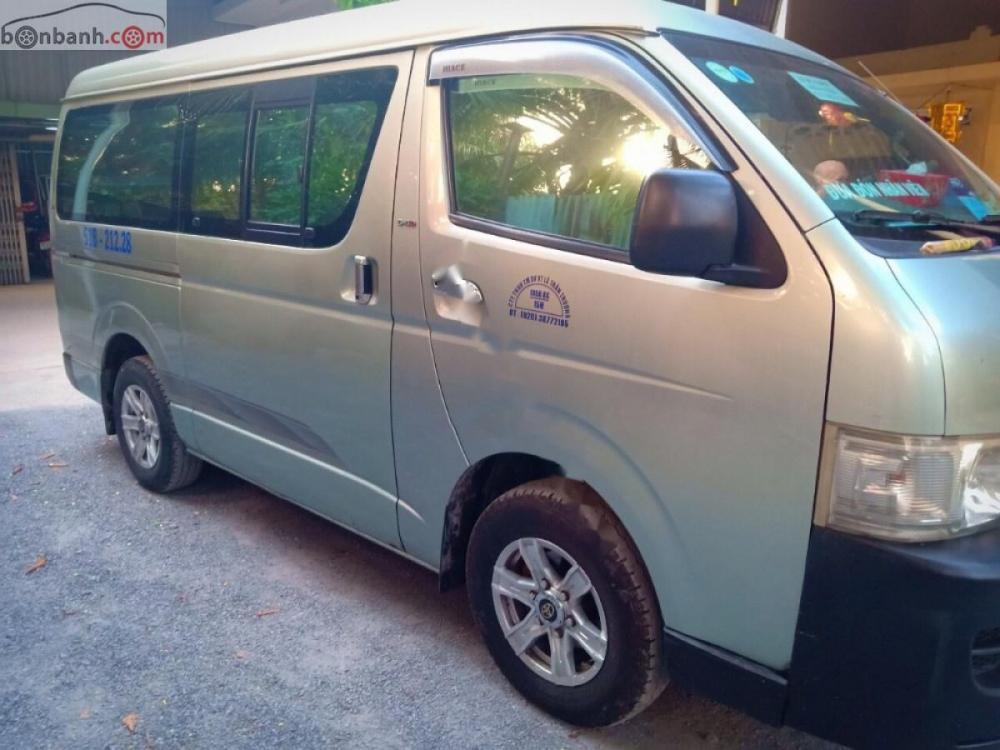 Toyota Hiace 2010 - Bán ô tô Toyota Hiace sản xuất 2010, màu bạc xe gia đình, giá chỉ 380 triệu