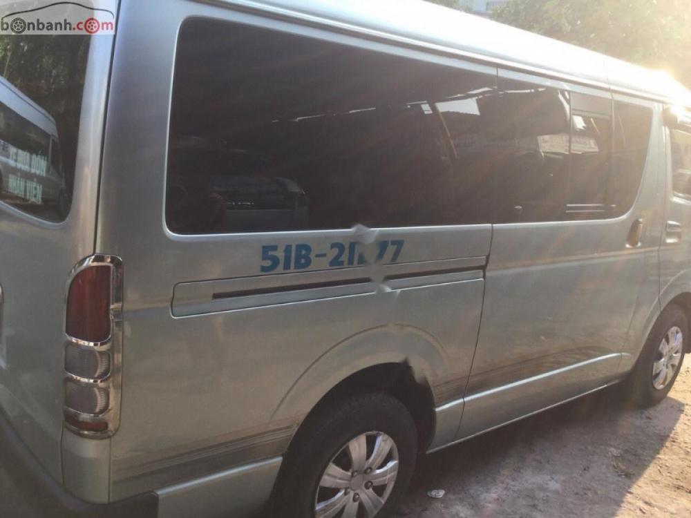 Toyota Hiace 2010 - Bán ô tô Toyota Hiace sản xuất 2010, màu bạc xe gia đình, giá chỉ 380 triệu