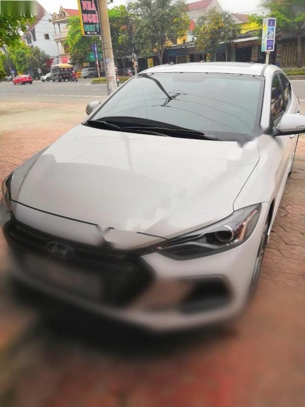 Hyundai Elantra Sport 1.6 AT 2018 - Bán Hyundai Elantra Sport 1.6 AT sản xuất năm 2018, màu trắng  