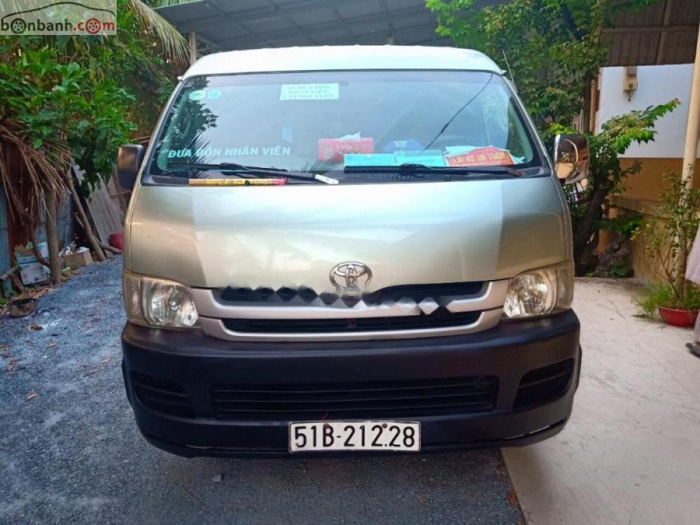 Toyota Hiace 2010 - Bán ô tô Toyota Hiace sản xuất 2010, màu bạc xe gia đình, giá chỉ 380 triệu