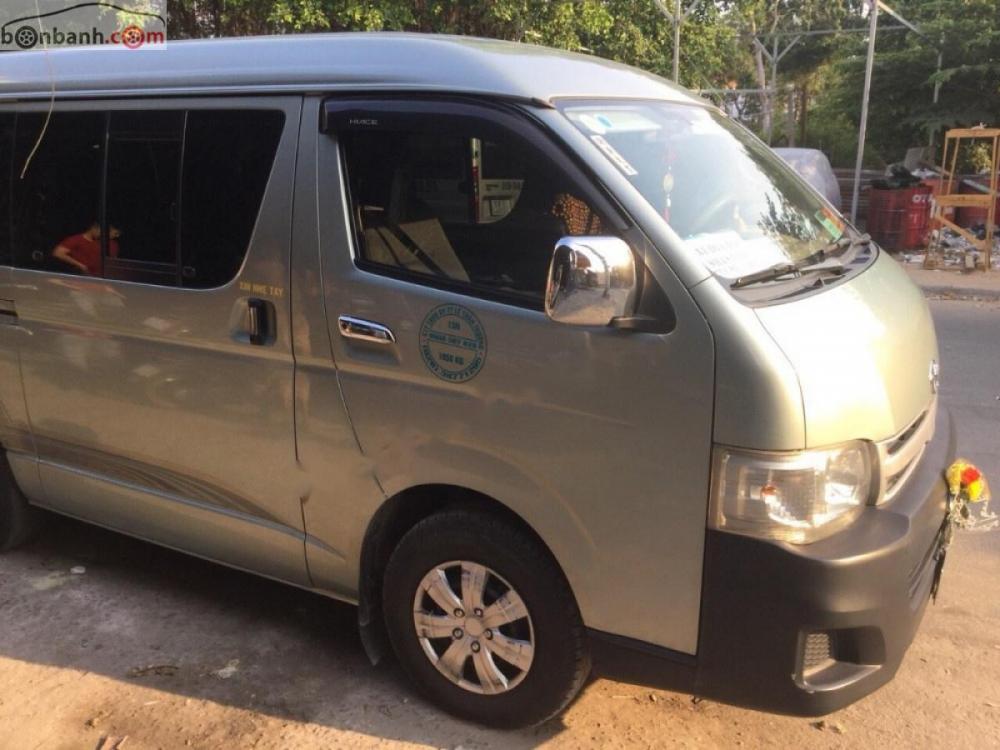 Toyota Hiace 2011 - Cần bán xe Toyota Hiace 2011, giá 410tr