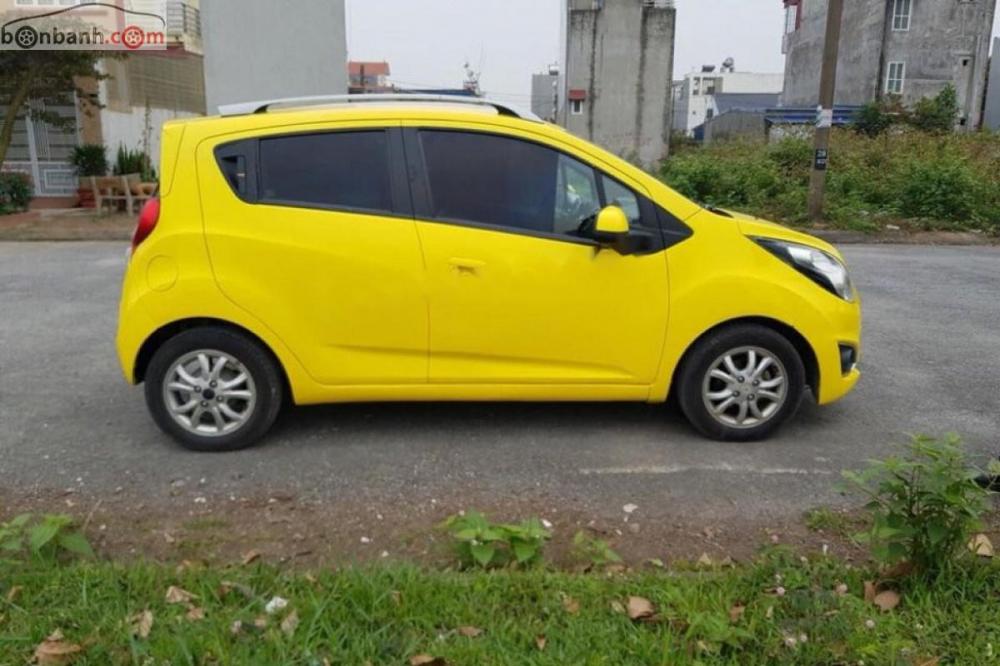 Chevrolet Spark LT 1.0 MT 2013 - Bán Chevrolet Spark LT 1.0 MT năm sản xuất 2013, màu vàng, giá tốt