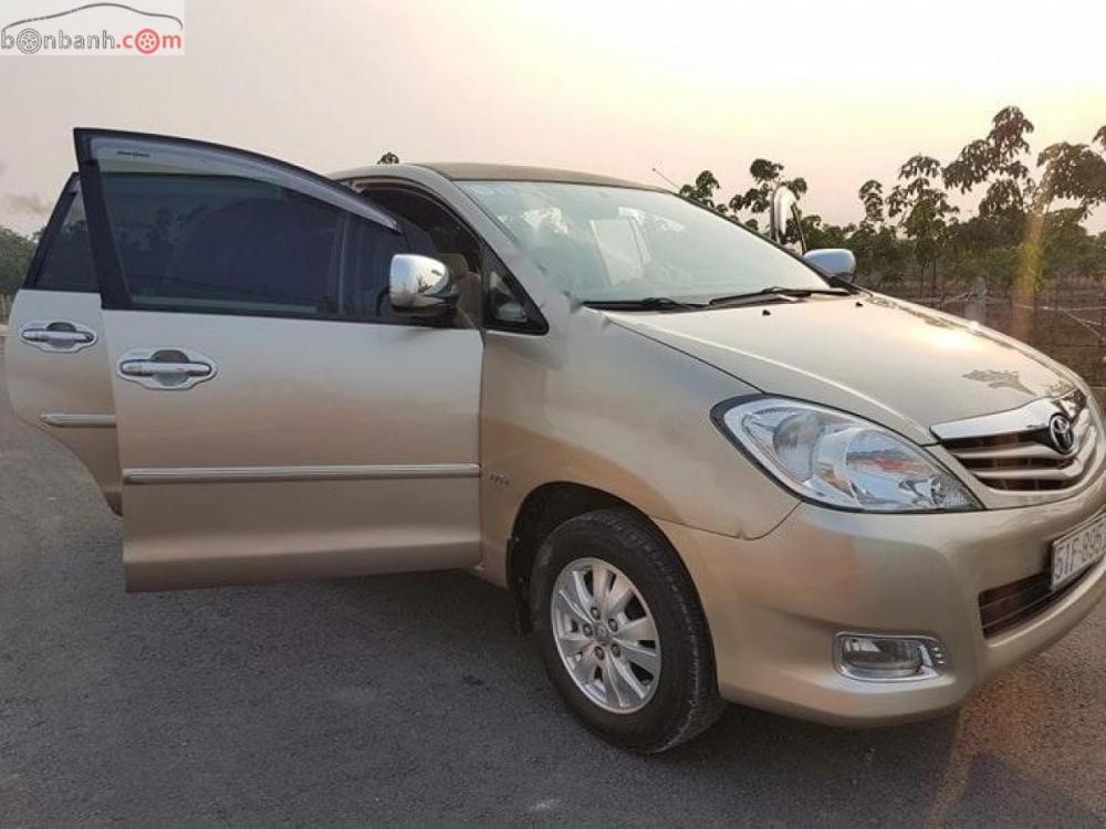 Toyota Innova G 2010 - Bán Toyota Innova G đời 2010 còn mới, giá 385tr