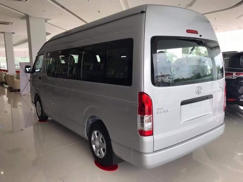 Toyota Hiace 2018 - Bán Toyota Hiace sản xuất năm 2018, màu bạc, nhập khẩu nguyên chiếc