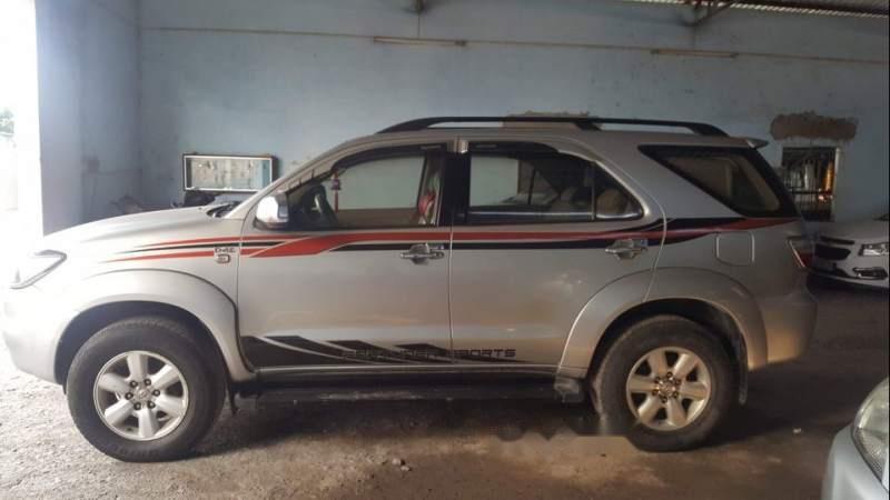 Toyota Fortuner 2009 - Bán Toyota Fortuner năm sản xuất 2009, màu bạc số sàn