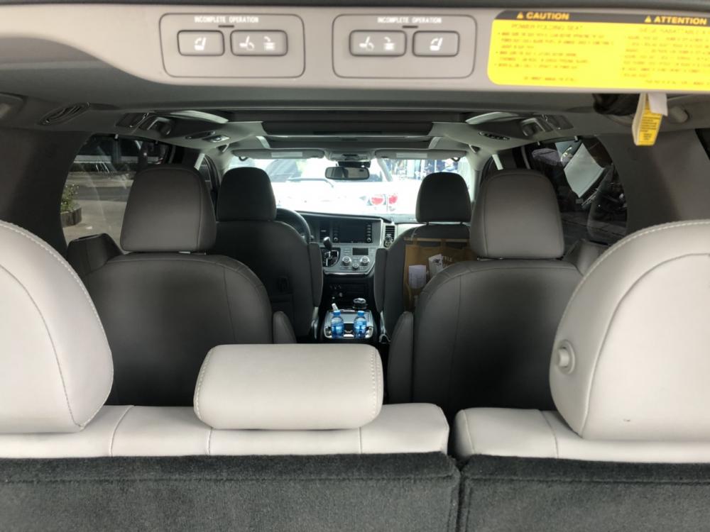 Toyota Sienna Limited 2018 - Gia đình cần bán xe Sienna nhập Mỹ mới đăng ký 2019, chạy 5000 km, LH chính chủ không qua trung gian 093.798.2266