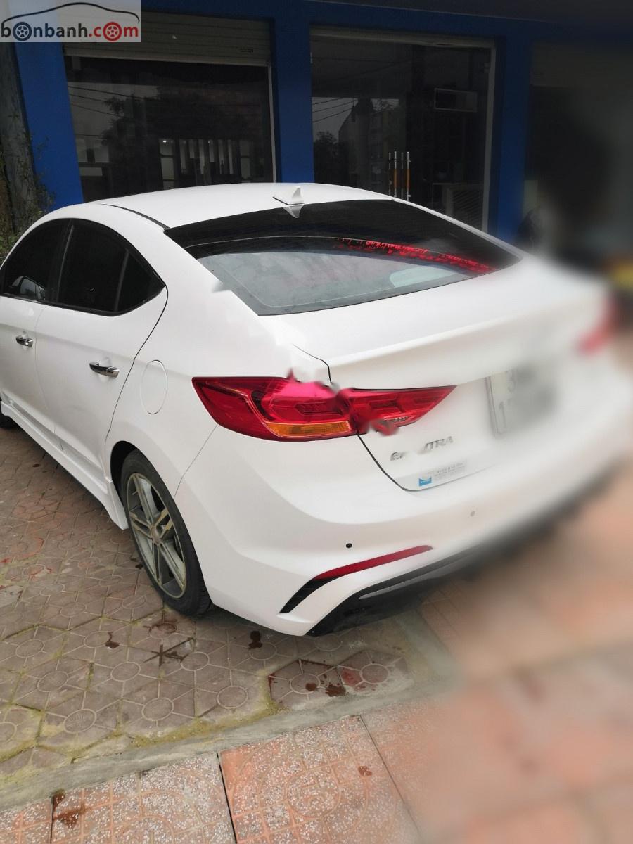 Hyundai Elantra Sport 1.6 AT 2018 - Bán Hyundai Elantra Sport 1.6 AT sản xuất năm 2018, màu trắng  