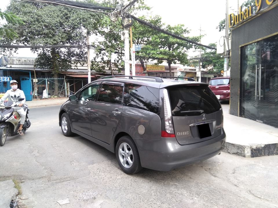 Mitsubishi Grandis 2.4AT 2007 - Cần bán Mitsubishi Grandis 2007 số tư động, màu xám 7 chỗ