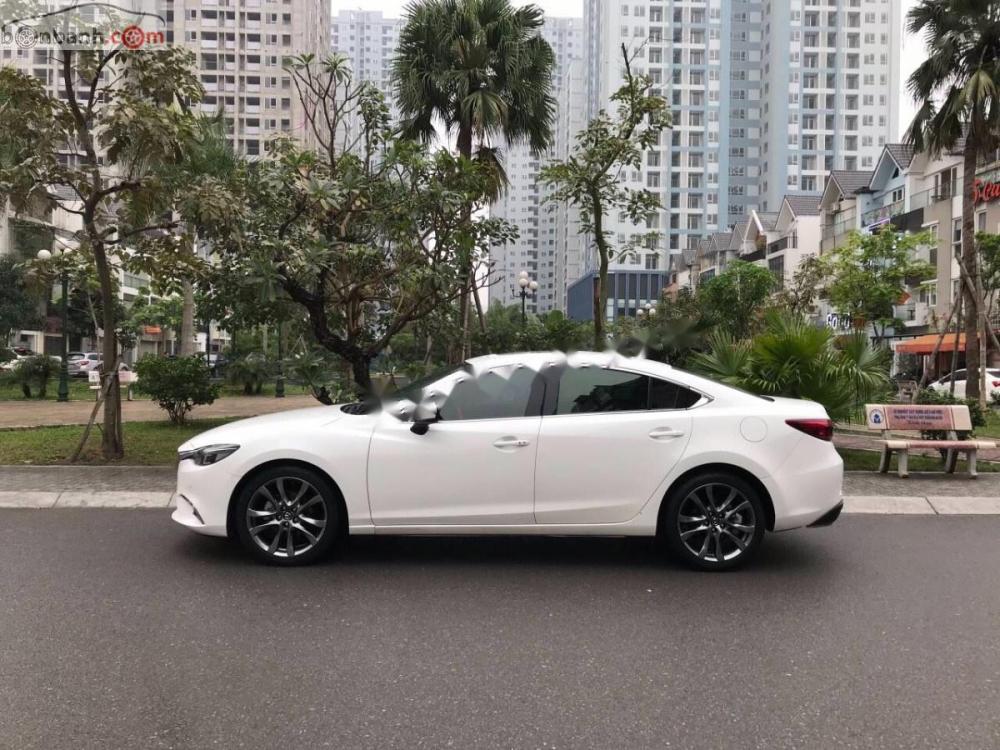 Mazda 6 2.5AT 2018 - Cần bán gấp Mazda 6 2.5AT năm 2018, màu trắng, 952tr