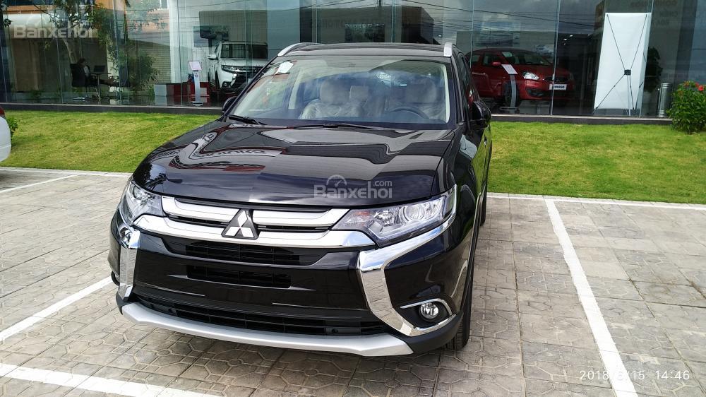 Mitsubishi Outlander 2.0 Premium 2019 - Bán xe Outlander 2.0 Premium, màu đen, tại Quảng Trị, hỗ trợ trả góp 80%, liên hệ: 0963.413.446