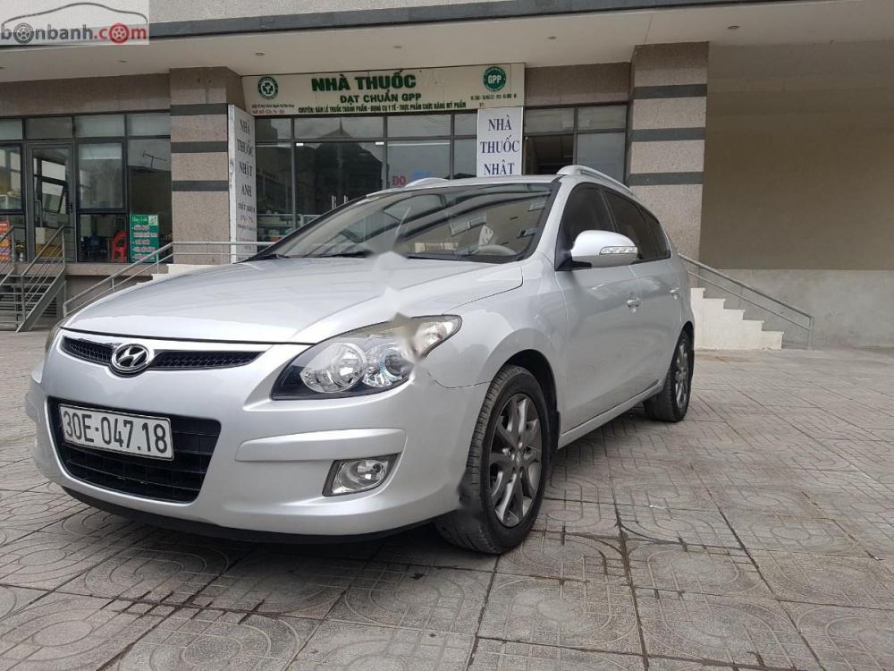 Hyundai i30 1.6 2010 - Cần bán lại xe Hyundai i30 1.6 đời 2010, màu bạc, xe nhập