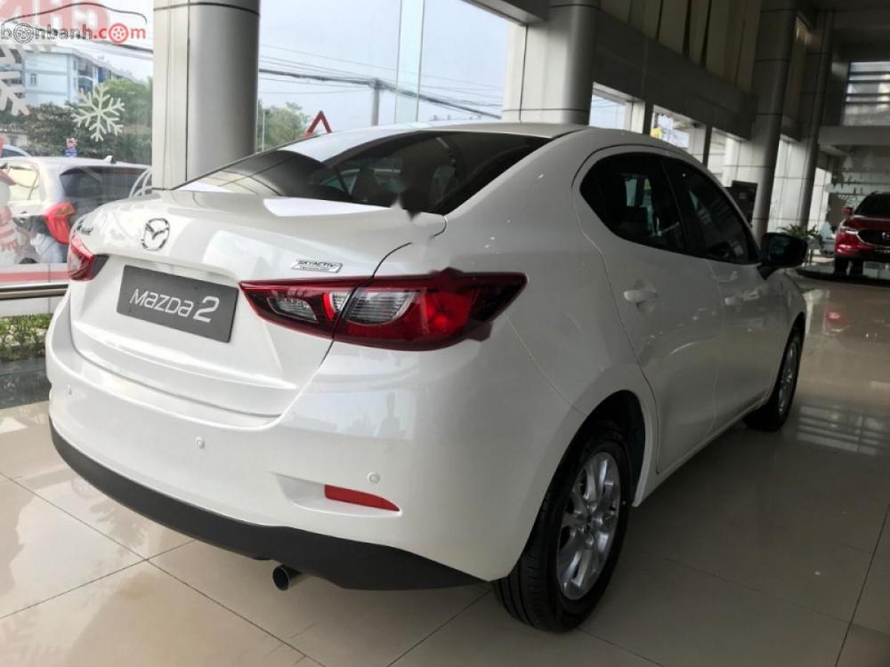 Mazda 2 2019 - Bán xe Mazda 2 đời 2019, màu trắng, xe nhập, 560 triệu