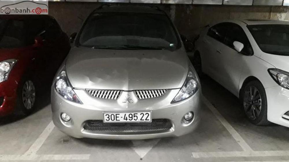 Mitsubishi Grandis 2.4 AT 2005 - Bán Mitsubishi Grandis 2.4 AT 2005, màu bạc, số tự động 