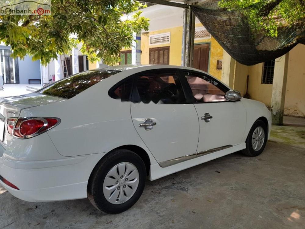 Hyundai Avante 1.6 MT 2014 - Bán Hyundai Avante 1.6 MT 2014, màu trắng, 395 triệu