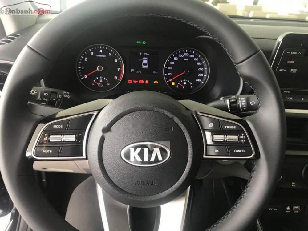 Kia Cerato 1.6 AT 2019 - Bán Kia Cerato 1.6 AT đời 2019, màu đen, giá chỉ 589 triệu