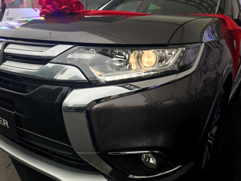 Mitsubishi Outlander 2.0 CVT 2019 - Bán Mitsubishi Outlander 2.0 STD, màu nâu, tại Quảng Trị, hỗ trợ trả góp 80%, giá tốt, hotline 0911.821.457