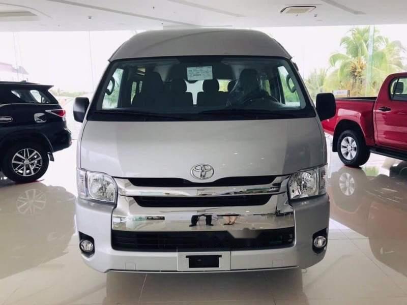 Toyota Hiace 2018 - Bán Toyota Hiace năm sản xuất 2018, màu bạc, xe nhập, giá 950tr