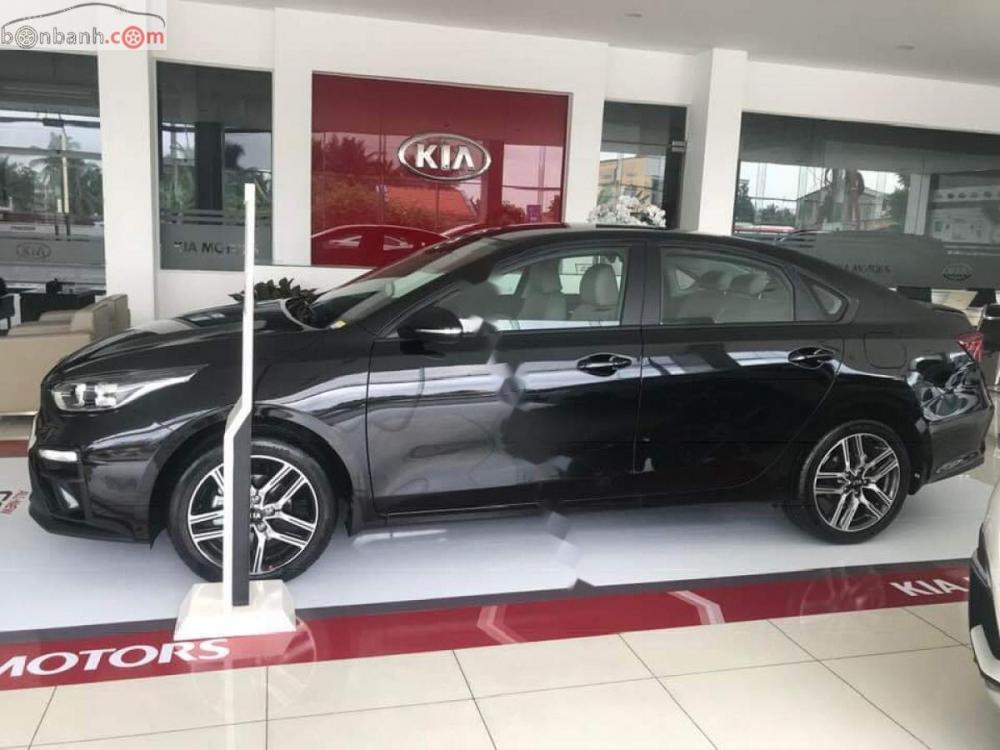 Kia Cerato 1.6 AT 2019 - Bán Kia Cerato 1.6 AT đời 2019, màu đen, giá chỉ 589 triệu