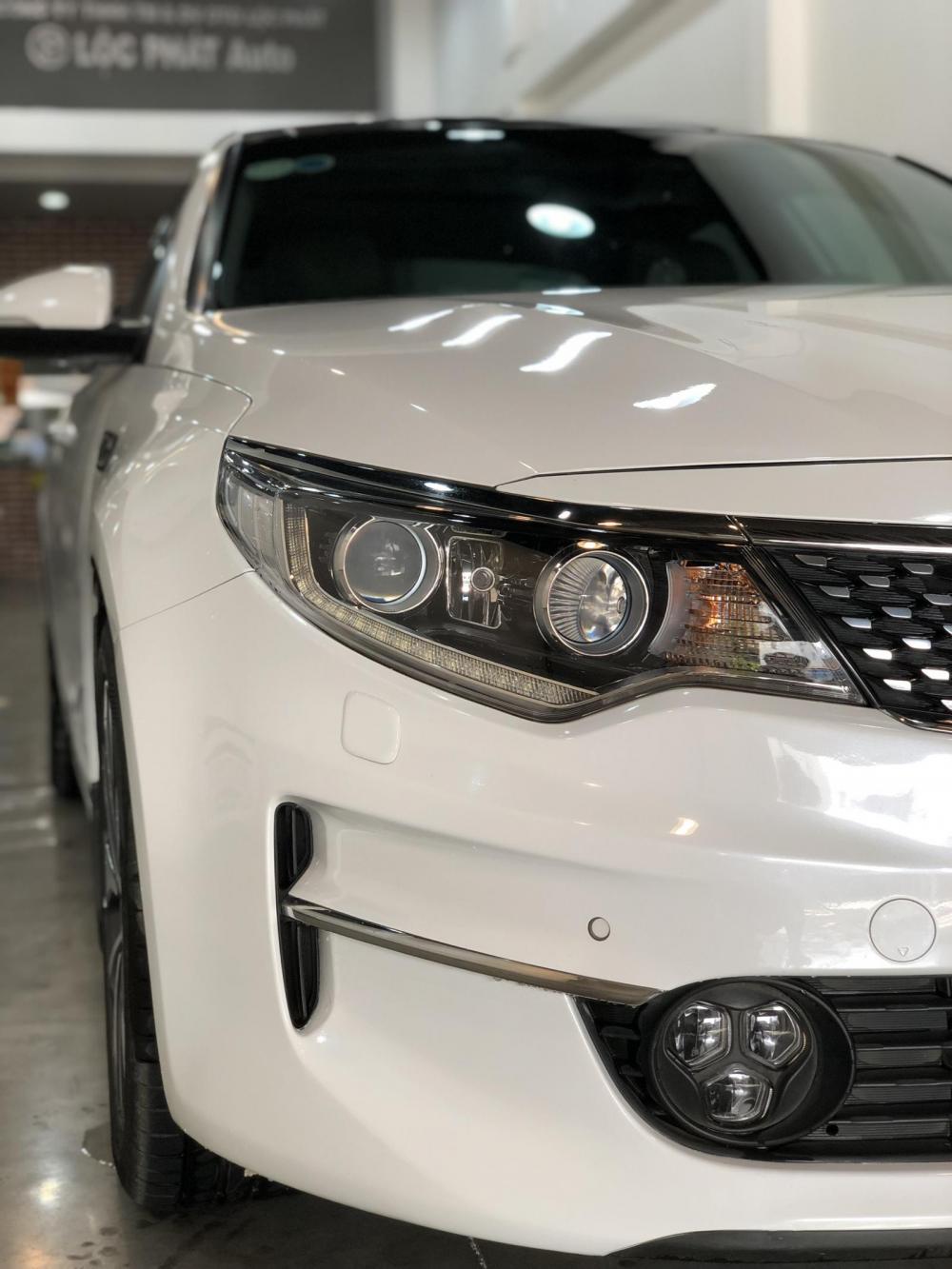 Kia Optima 2.0ATH 2017 - Bán xe Kia Optima 2.0ATH 2017, màu trắng, nguyên zin odo 39k km