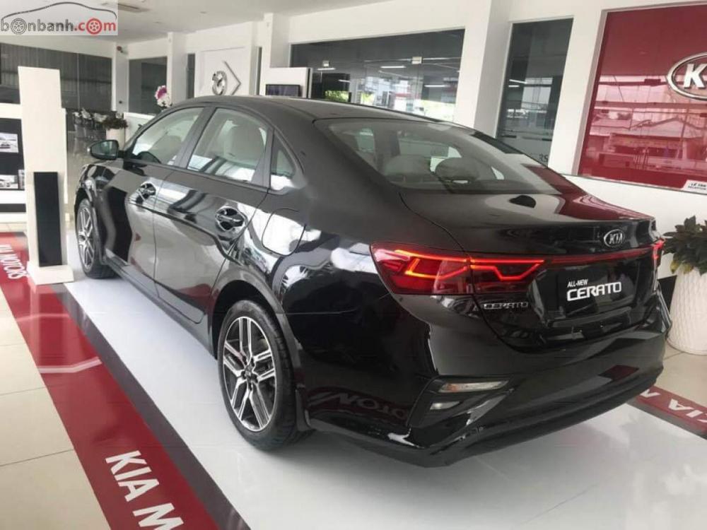 Kia Cerato 1.6 AT 2019 - Bán Kia Cerato 1.6 AT đời 2019, màu đen, giá chỉ 589 triệu