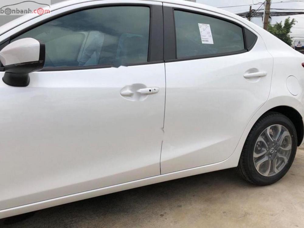 Mazda 2 Premium 2019 - Cần bán xe Mazda 2 Premium năm sản xuất 2019, màu trắng, xe nhập