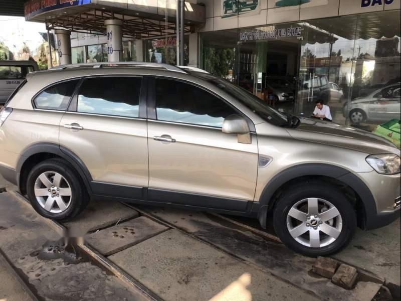 Chevrolet Captiva LT 2.4 2010 - Bán Chevrolet Captiva LT 2.4 năm 2010, màu vàng, xe nhập như mới