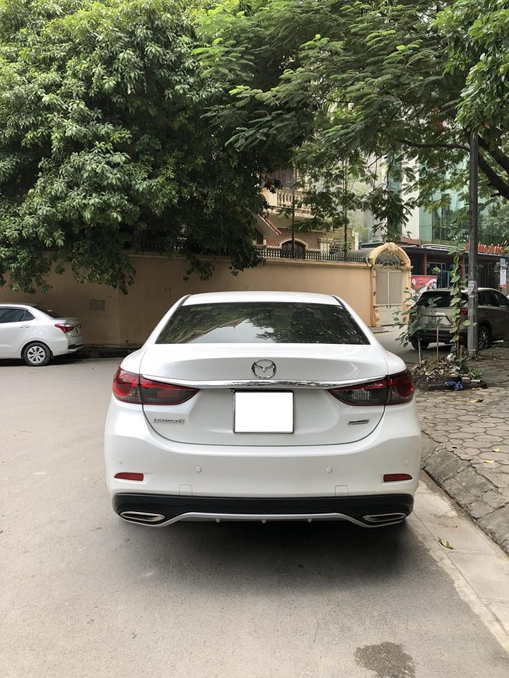 Mazda 6 2.0AT 2016 - Cần bán Mazda 6 2.0AT 2016 màu trắng, odo 82.000 Km