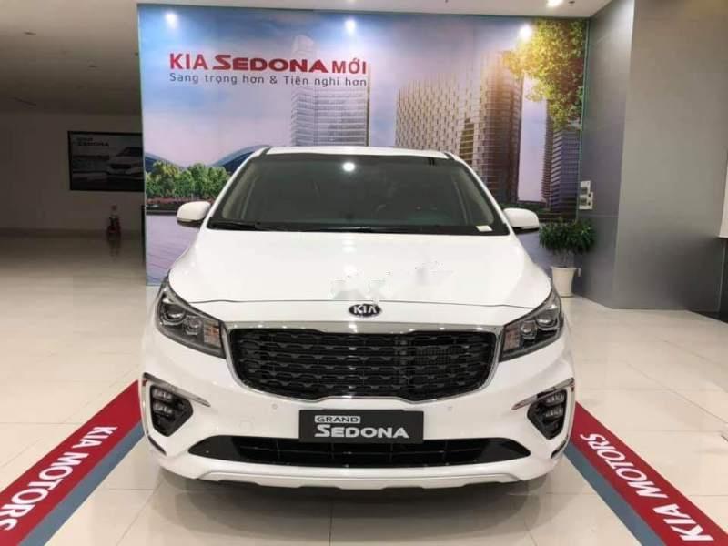 Kia Sedona 2018 - Cần bán Kia Sedona năm sản xuất 2018, màu trắng