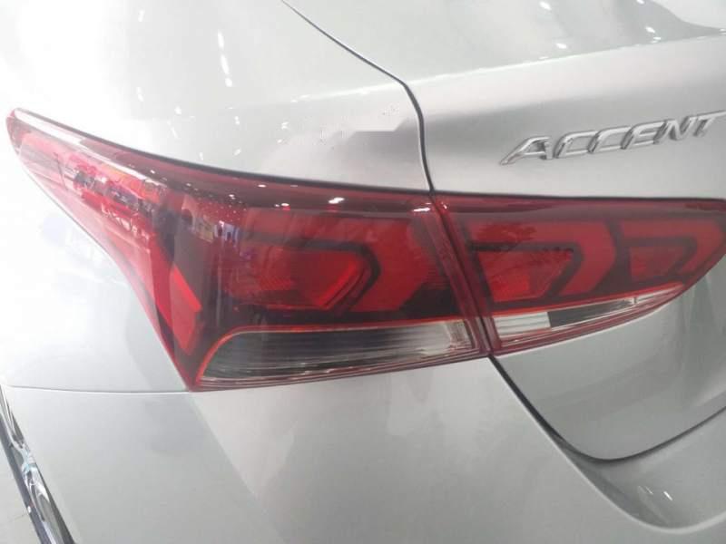 Hyundai Avante  1.4MT Base  2019 - Cần bán xe Hyundai Avante sản xuất 2019, màu bạc, giá tốt