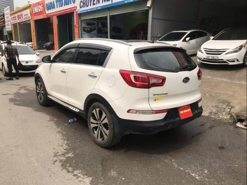 Kia Sportage 2011 - Cần bán xe Kia Sportage sản xuất năm 2011, màu trắng, nhập khẩu nguyên chiếc, giá chỉ 585 triệu