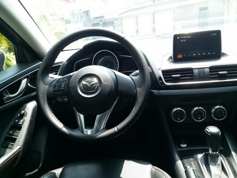 Mazda 3 AT 2018 - Bán gấp Mazda 3 2018 màu trắng, chính chủ, xe đi 22000 km