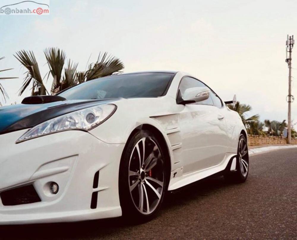 Hyundai Genesis 2.0 AT 2010 - Cần bán xe Hyundai Genesis Coupe sản xuất 2010, xe màu trắng đã lên 1 số đồ chơi, xe chạy 68.100km