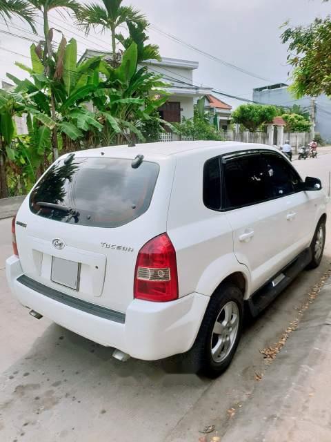 Hyundai Tucson 2005 - Cần bán xe Hyundai Tucson đời 2005, màu trắng, nhập khẩu Hàn Quốc số sàn