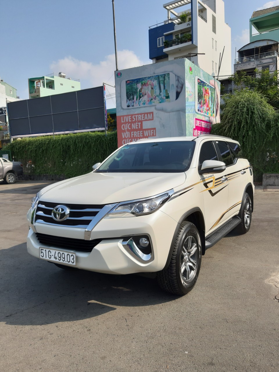 Toyota Fortuner 2.7 V AT 2018 - Bán Toyota Fortuner 2.7 model 2018, máy xăng, màu bạc, mới toanh như xe thùng, 1 tỷ 140 triệu