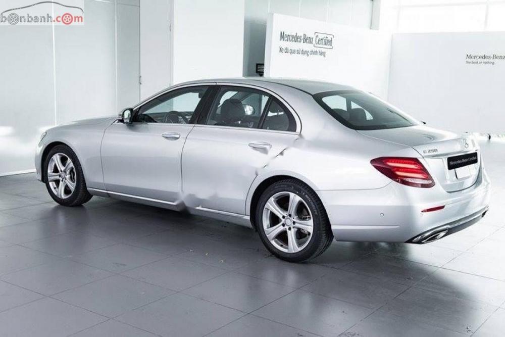 Mercedes-Benz E class E250 2016 - Bán xe Mercedes đời 2016, màu bạc, xe mới 90%, đi được 7000km