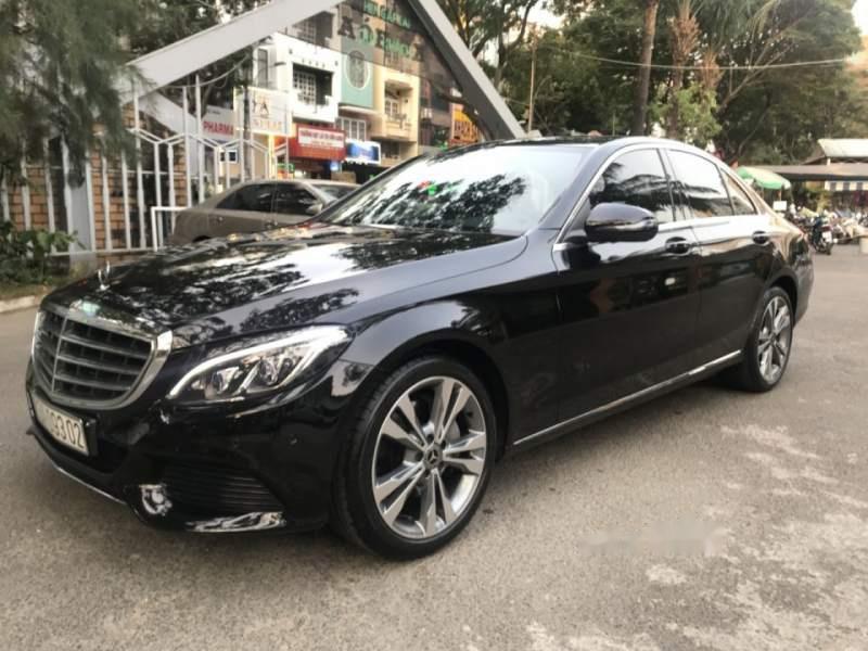 Mercedes-Benz C class  C250   2017 - Cần bán gấp Mercedes C250 sản xuất năm 2017, số tự động