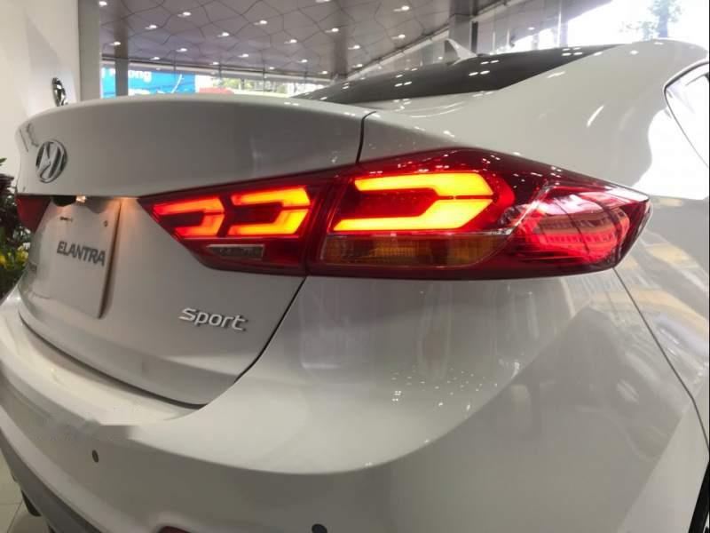 Hyundai Elantra   1.6AT Sport 2019 - Cần bán Hyundai Elantra 2019, giá tốt