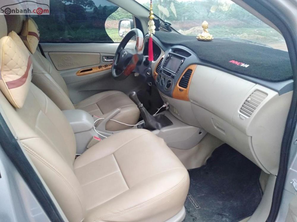 Toyota Innova G 2009 - Cần bán Toyota Innova G sản xuất 2009, đăng ký tên tư nhân, máy nổ cực êm, gầm sàn chắc chắn