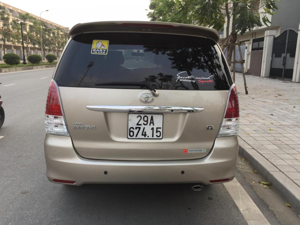 Toyota Innova 2.0G 2010 - Chính chủ gia đình tôi cần bán chiếc Toyota Innova 2.0G 2010 màu vàng cát, xố sàn, chính chủ gia đình LH 0986860295