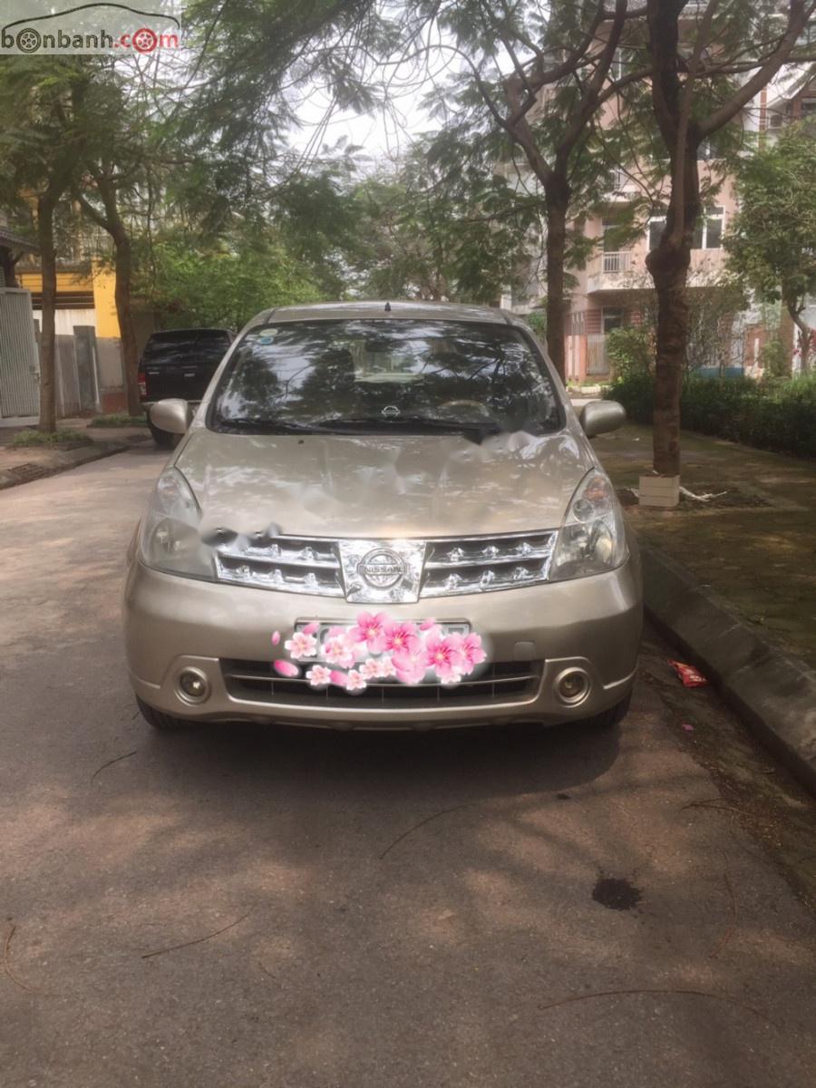 Nissan Livina MT 2011 - Gia đình cần bán chiếc xe Nissan Livina sx cuối 2011, màu ghi vàng, nội thất nguyên bản