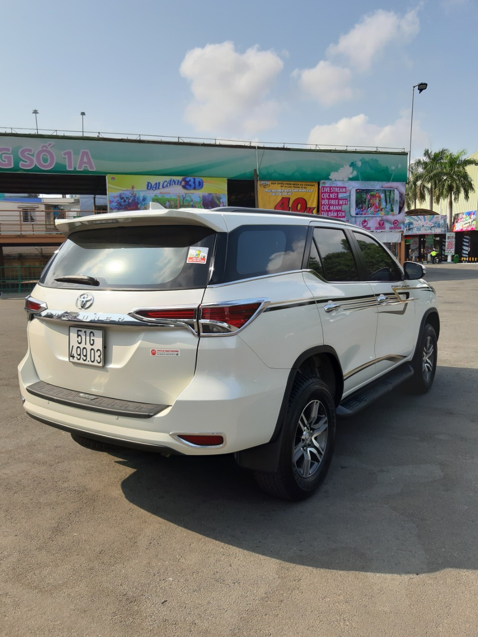 Toyota Fortuner 2.7 V AT 2018 - Bán Toyota Fortuner 2.7 model 2018, máy xăng, màu bạc, mới toanh như xe thùng, 1 tỷ 140 triệu