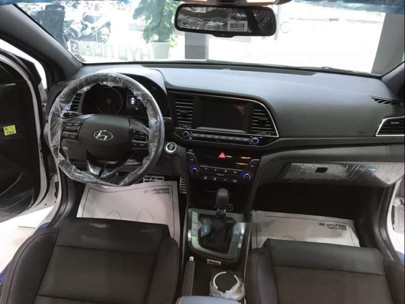 Hyundai Elantra   1.6AT Sport 2019 - Cần bán Hyundai Elantra 2019, giá tốt