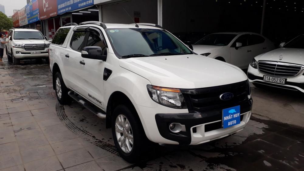 Ford Ranger Wildtrak 2.2 AT 4X2 2014 - Bán ô tô Ford Ranger Wildtrak 2.2 AT 4X2 đời 2014, màu trắng, xe nhập, giá tốt