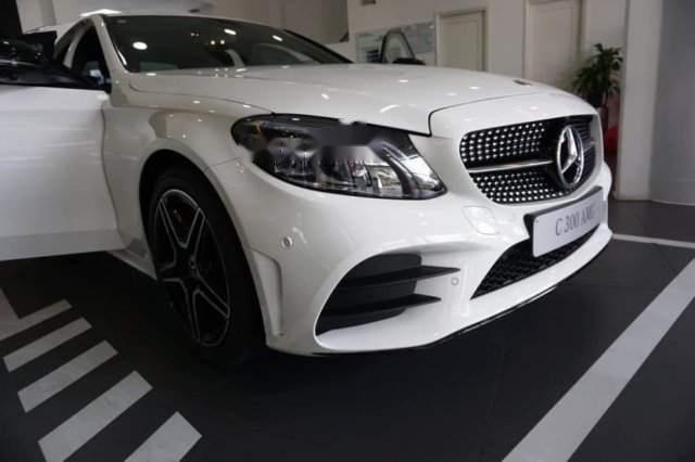 Mercedes-Benz C class C300 AMG 2019 - Bán xe Mercedes C300 AMG sản xuất 2019, màu trắng